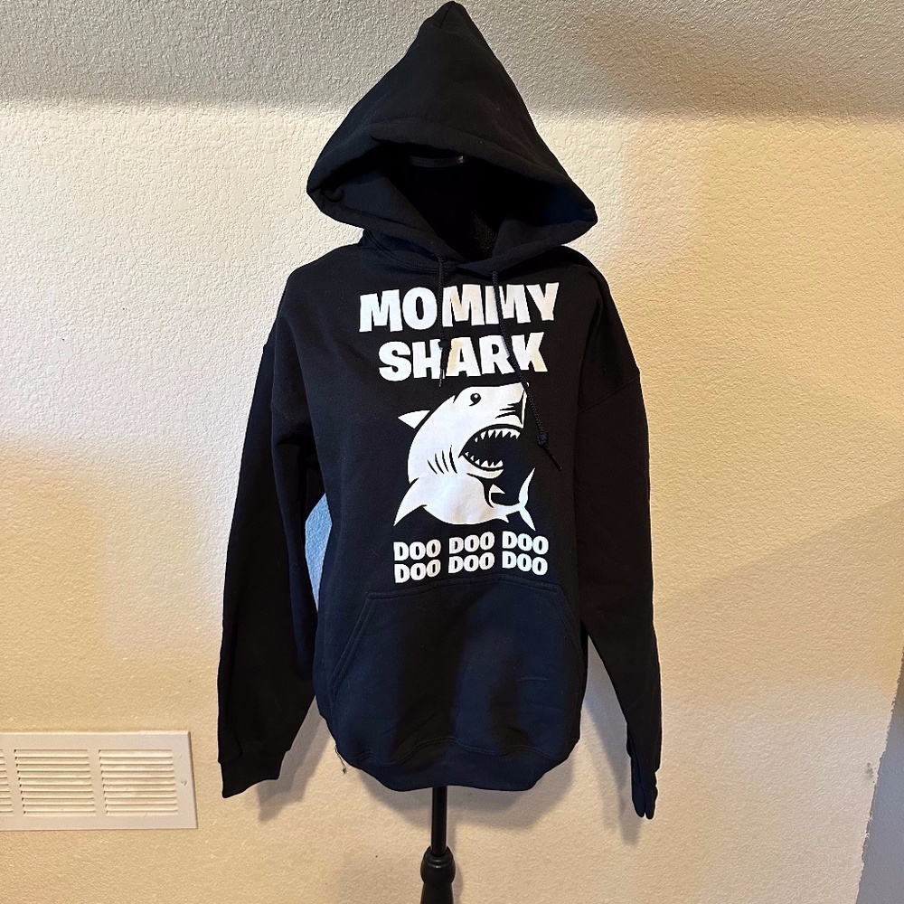 Mommy Shark Doo Doo Doo hooded sweatshirt size large